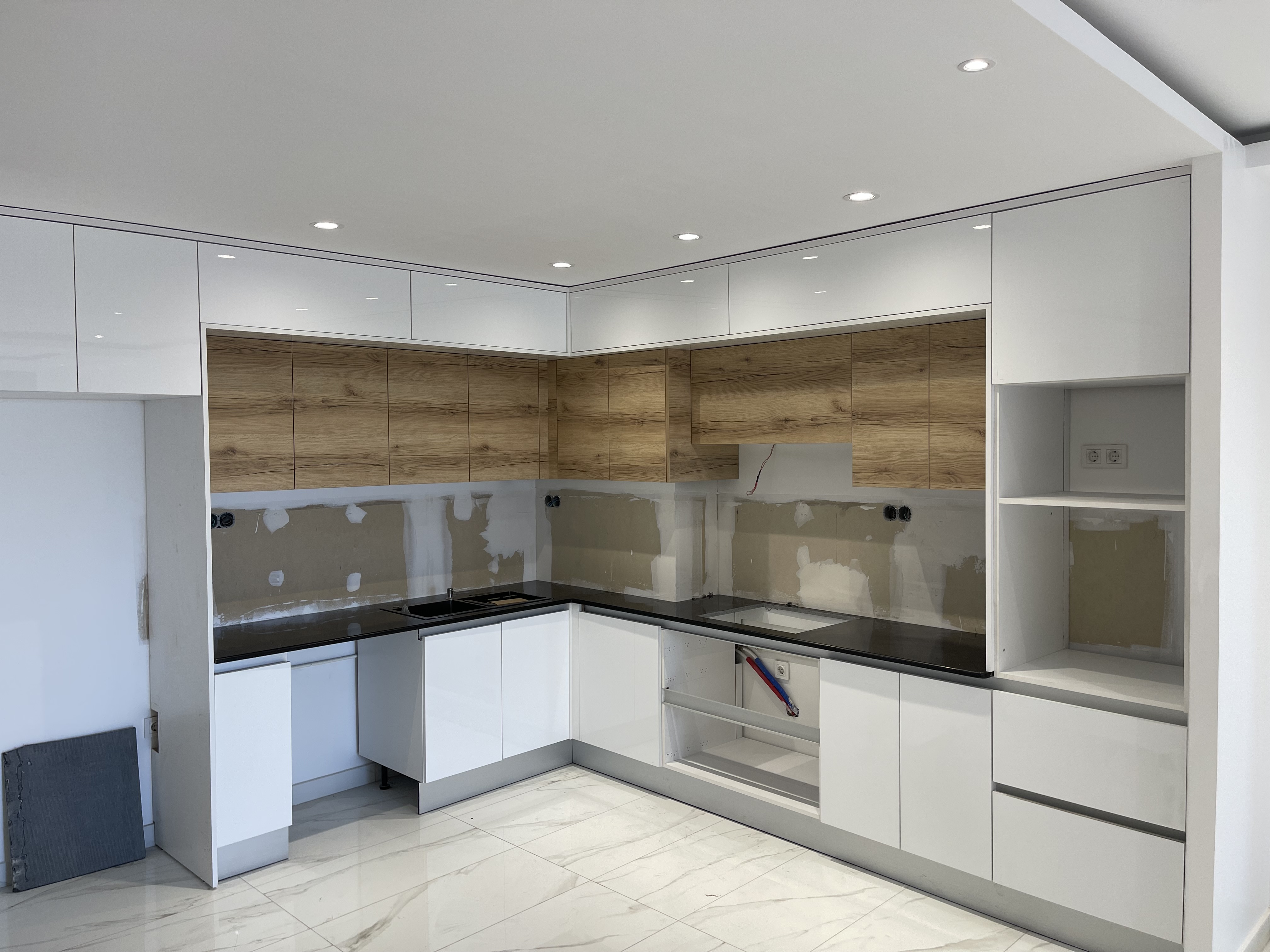 Ben Boulaïd — Finitions